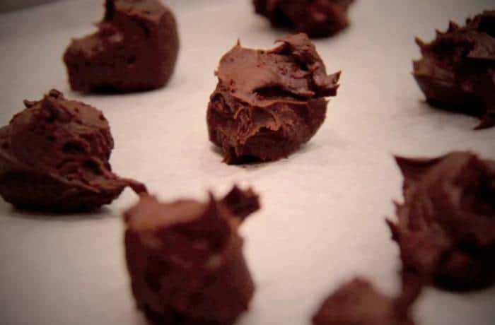 http://showcse.com/post/diy-homemade-chocolate-truffles-are-the-perfect-wedding-favour