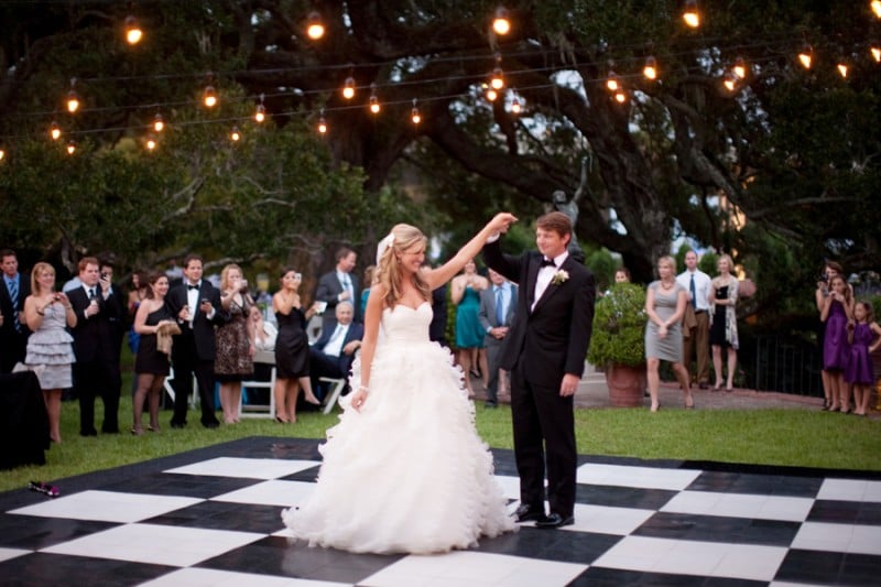5 Great Ideas for a Romantic Backyard Wedding