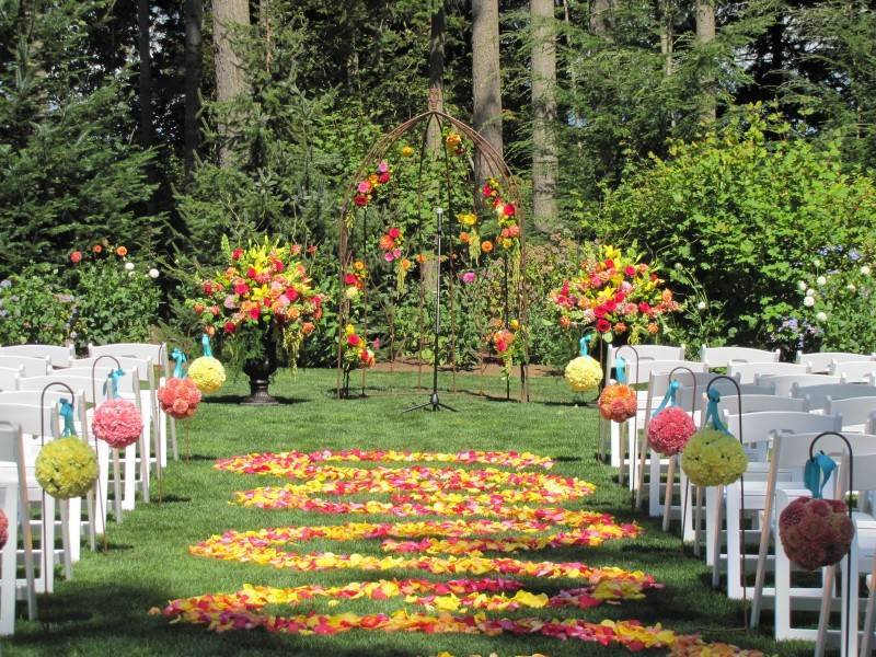 5 Great Ideas for a Romantic Backyard Wedding