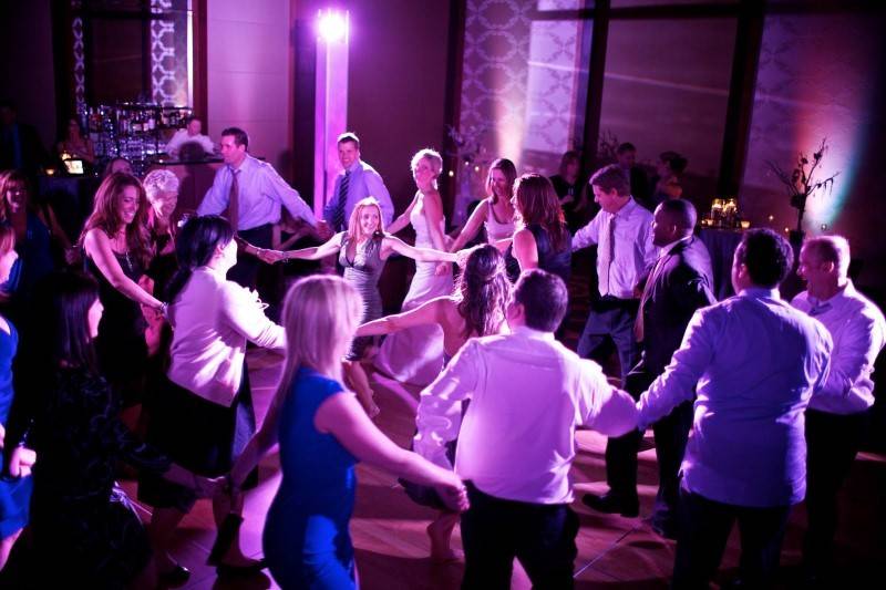 5 Ways to Make Sure Your Wedding Guests are Having Fun