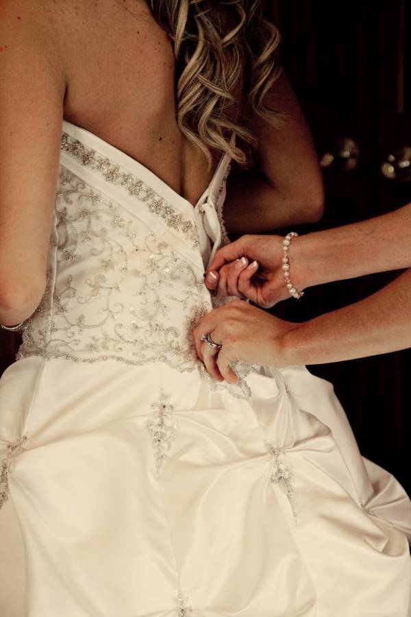 Helpful Tips to Make Sure Your Wedding Dress Fits Perfectly