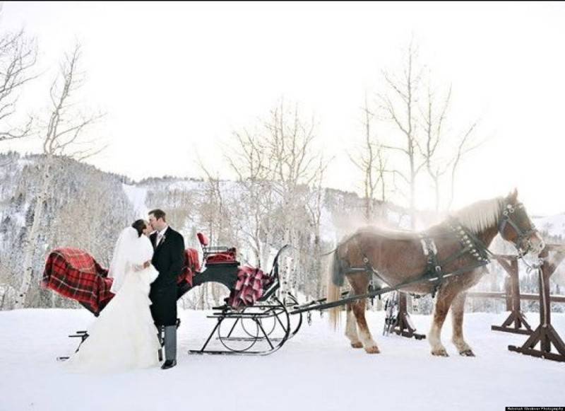 Beautiful Snowy Wedding Pictures