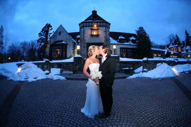 Beautiful Snowy Wedding Pictures