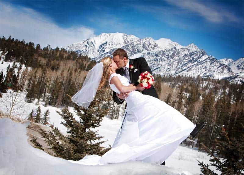 Beautiful Snowy Wedding Pictures