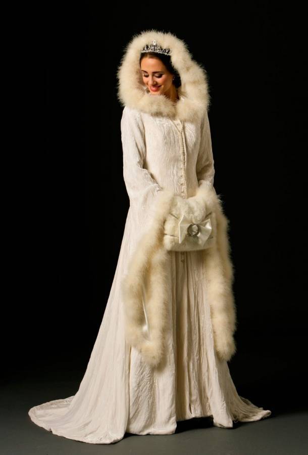 Elegant and Beautiful Winter Wedding Accessories