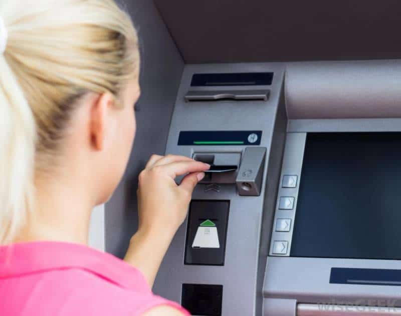 women-at-atm