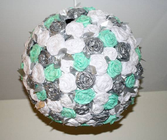 Photo by Poppin' Piñatas & More via Etsy | www.etsy.com/shop/PoppinPinatasandmore