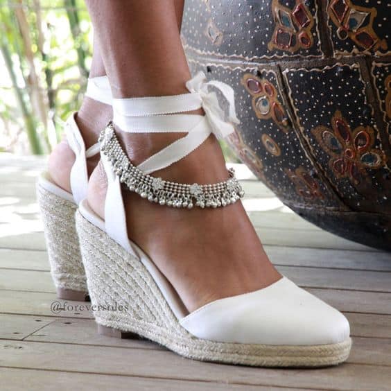 Tips For Choosing The Right Shoes For Your Outdoor Wedding
