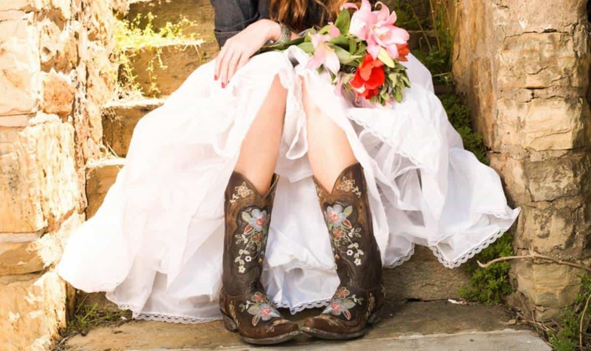 Tips For Choosing The Right Shoes For Your Outdoor Wedding Tips For Choosing The Right Shoes For Your Outdoor Wedding