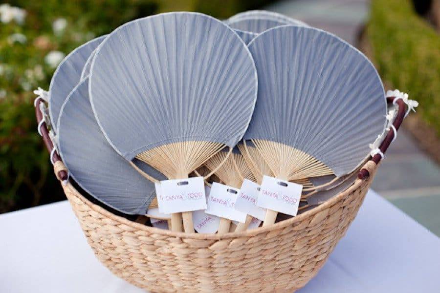 X Ways to Keep Your Guests Comfortable at an Outdoor Wedding