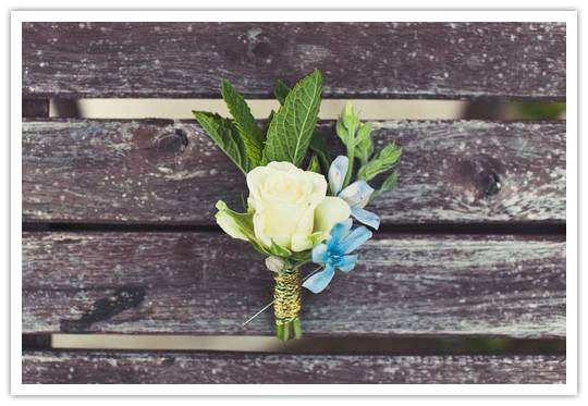 Do It Yourself Project: Something Blue Boutonniere 4