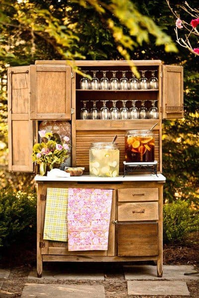 Tips to Stave Off the Sweat for Outdoor Summer Weddings Tips to Stave Off the Sweat for Outdoor Summer Weddings