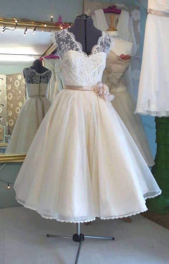 Short Lace Vintage Wedding Dress