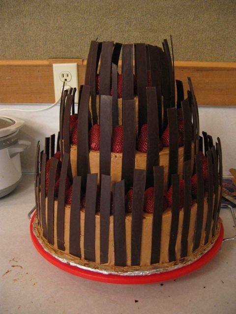 Oh No: 6 Wedding Cake Fails Imprisoned Strawberry Cake Fail