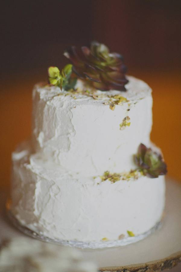 4 Rustic Wedding Cakes: A New Trend Rustic White Wedding Cake