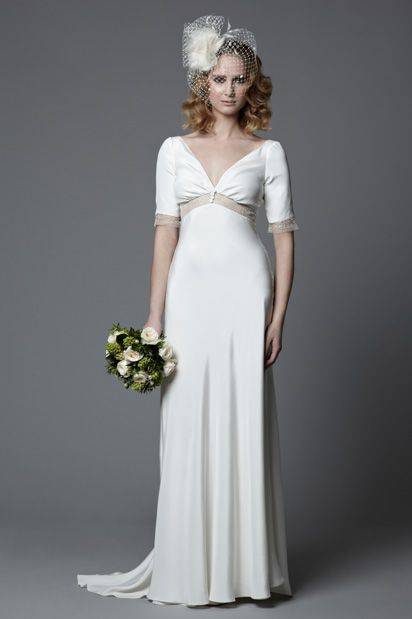4 Romantic, England-Inspired Wedding Dresses Long, Light and Flowing Wedding Dress