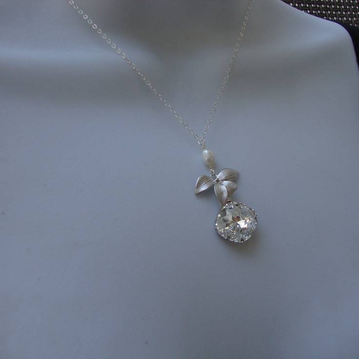 Beautiful Bridal Jewelry Ideas Flower and Swarovski Necklace