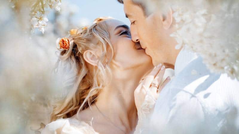 Wedding Bells: A Clever and Beautiful Wedding Idea