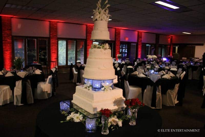 5 Huge, Beautiful Wedding Cakes
