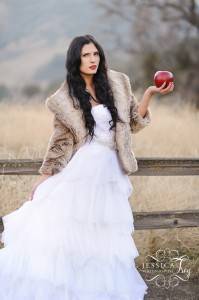Elegant and Beautiful Winter Wedding Accessories