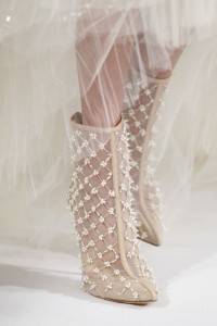 Elegant and Beautiful Winter Wedding Accessories