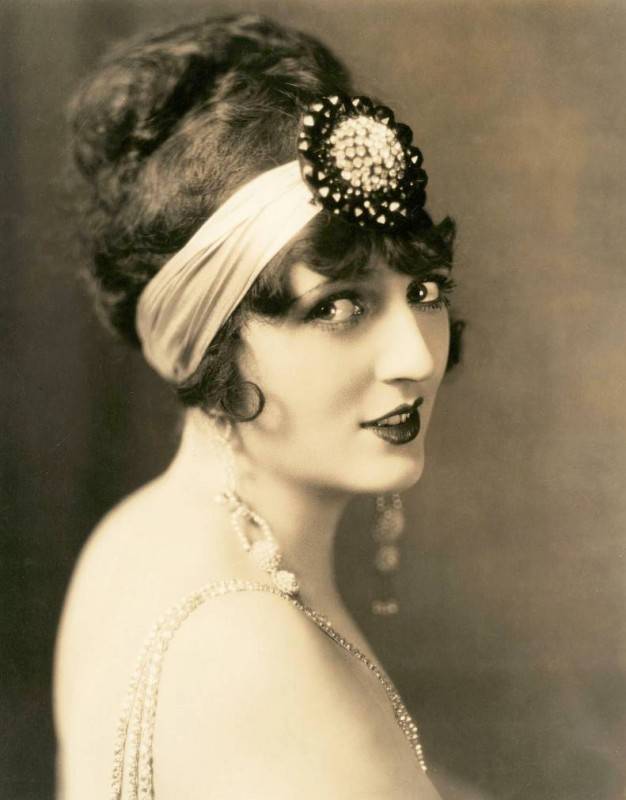 Plan a Stunning Flapper Wedding 14 chuckman1920sarcadecardbeauties.wordpress.com