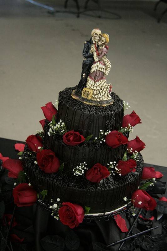halloween-wedding-cakes-5451e59062391