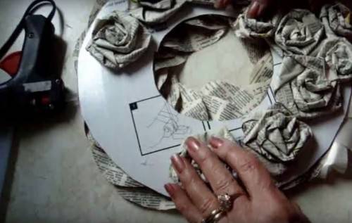 DIY rolled paper roses wedding wreath