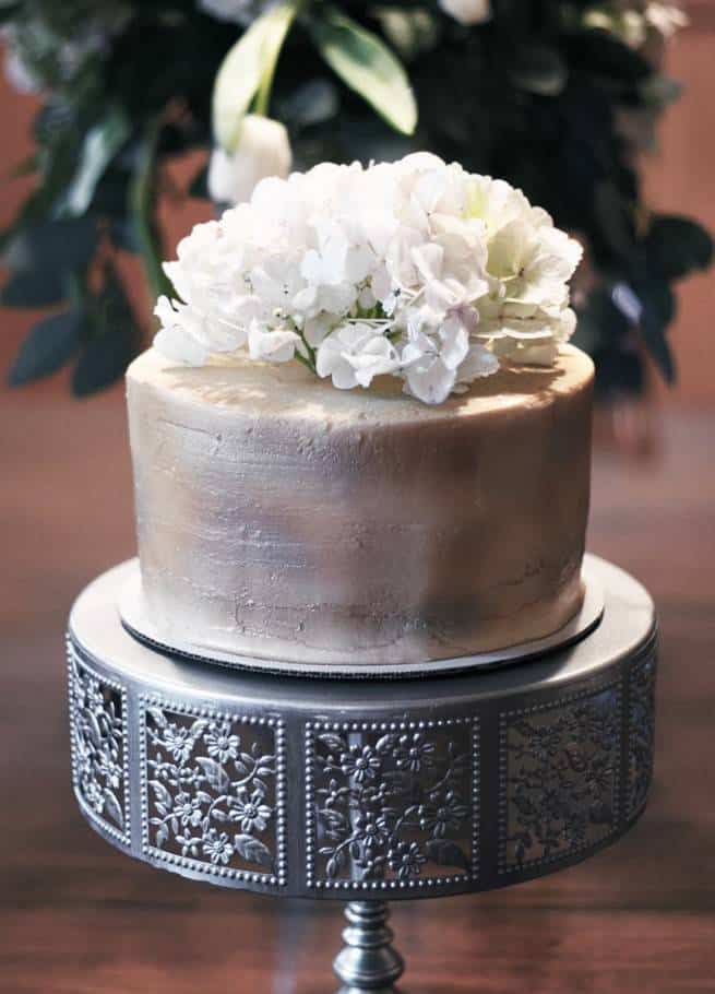 5 Silver Wedding Cakes Perfect for Spring Inspired Bride