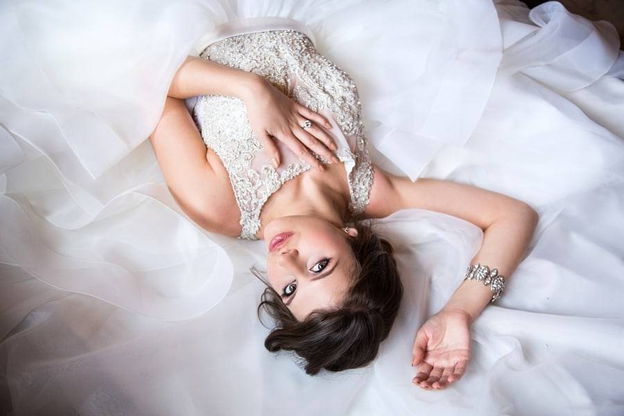 Posh-Glamour in Wedded Bliss 99