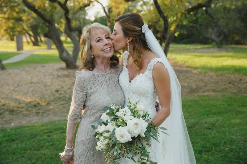 5 Ways to Love Your Mom on Your Wedding Day