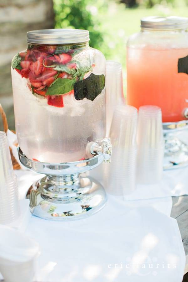 X Ways to Keep Your Guests Comfortable at an Outdoor Wedding