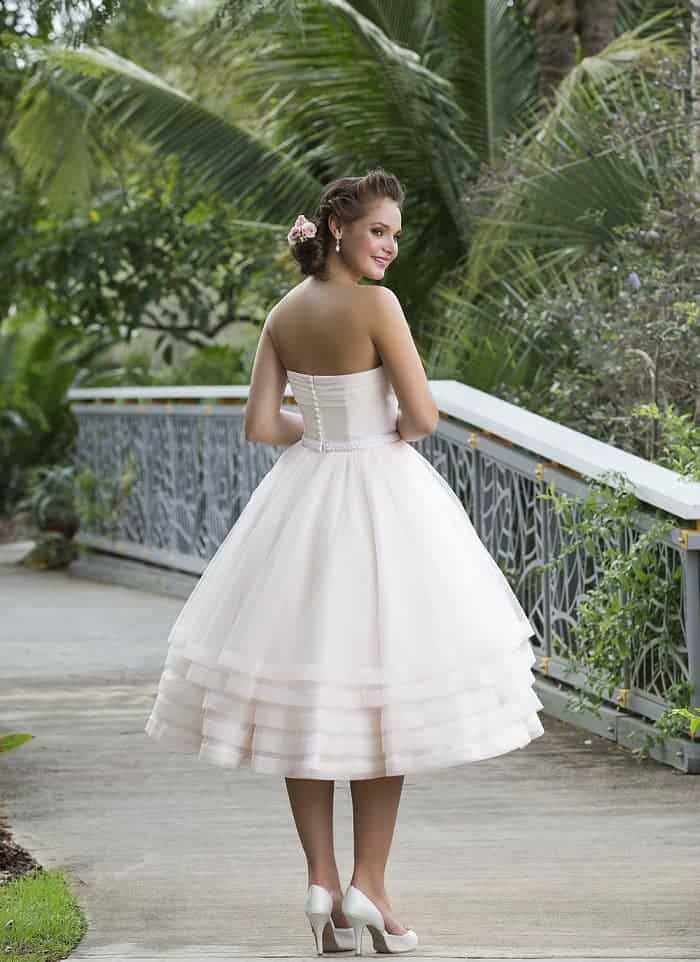 10 Stunning Tea Length Wedding Dresses For 2018 10 Stunning Tea Length Wedding Dresses For 2018