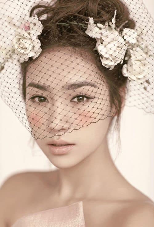 Fascinators, Crowns and Veils? How to Choose! 31
