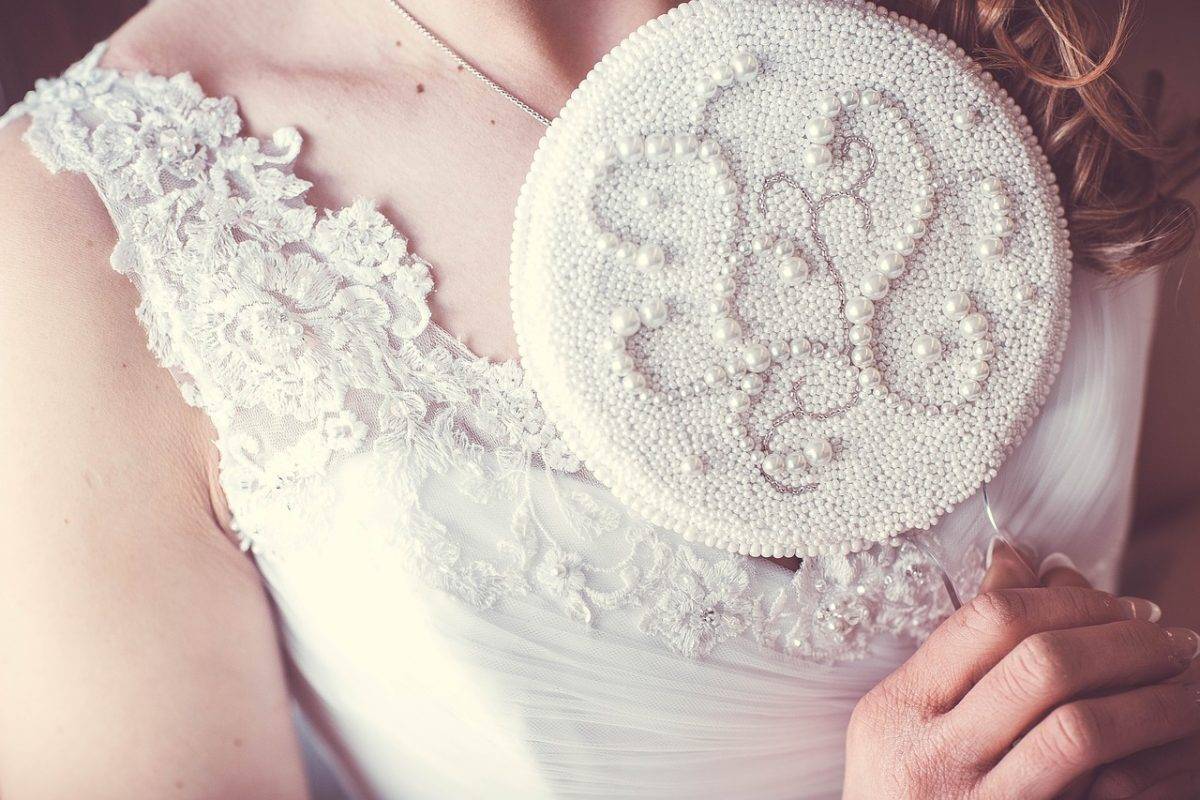 5 Tips on Choosing the Perfect Necklace to complete your Bridal Look 15