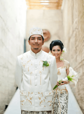 30 Stunning Wedding Traditions From All Around The World 237