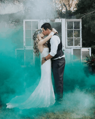 25 Cool Smoke Bomb Ideas For Your Wedding Portraits 57