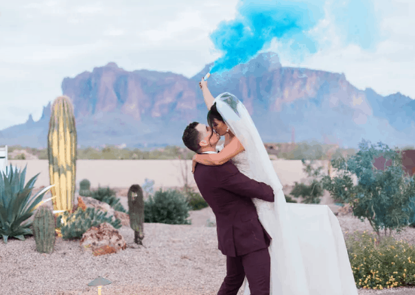 25 Cool Smoke Bomb Ideas For Your Wedding Portraits 87