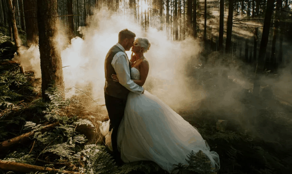25 Cool Smoke Bomb Ideas For Your Wedding Portraits 95