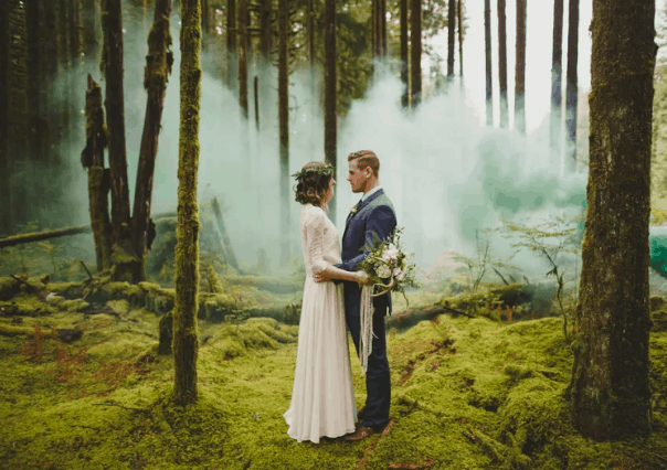 25 Cool Smoke Bomb Ideas For Your Wedding Portraits 95