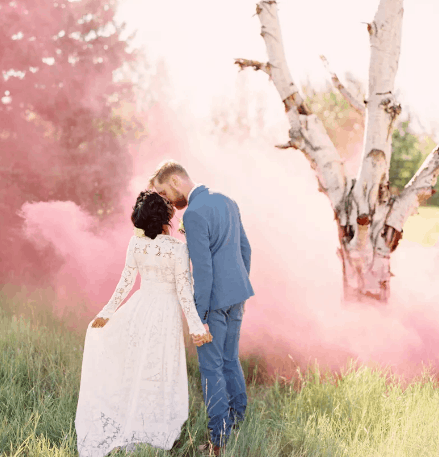 25 Cool Smoke Bomb Ideas For Your Wedding Portraits 71