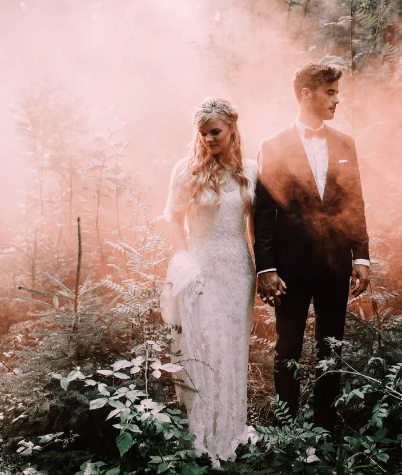25 Cool Smoke Bomb Ideas For Your Wedding Portraits 77