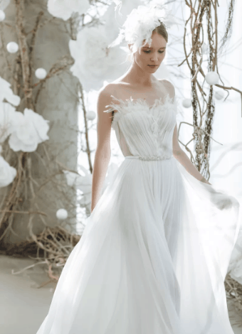 26 Feather Accented Wedding Gowns For Dreamy Brides 75