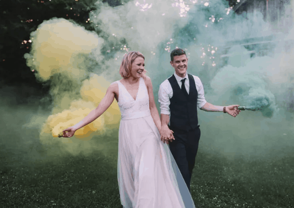 25 Cool Smoke Bomb Ideas For Your Wedding Portraits 71