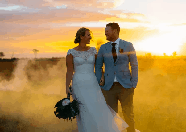 25 Cool Smoke Bomb Ideas For Your Wedding Portraits 83