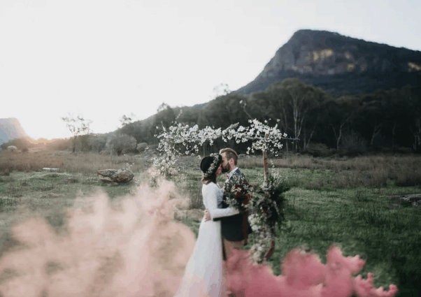 25 Cool Smoke Bomb Ideas For Your Wedding Portraits 91