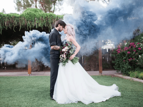 25 Cool Smoke Bomb Ideas For Your Wedding Portraits 63