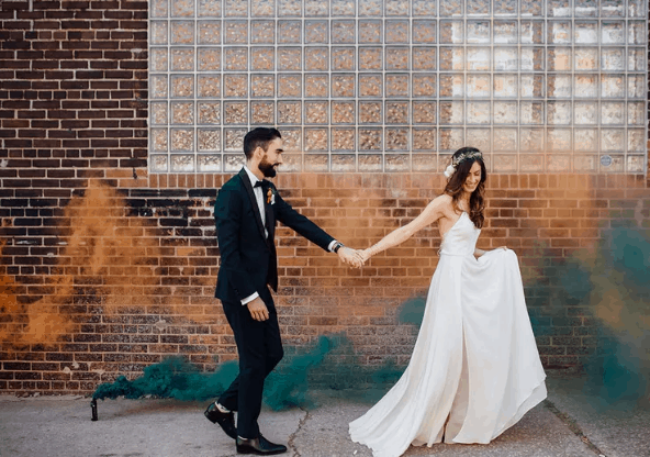 25 Cool Smoke Bomb Ideas For Your Wedding Portraits 59