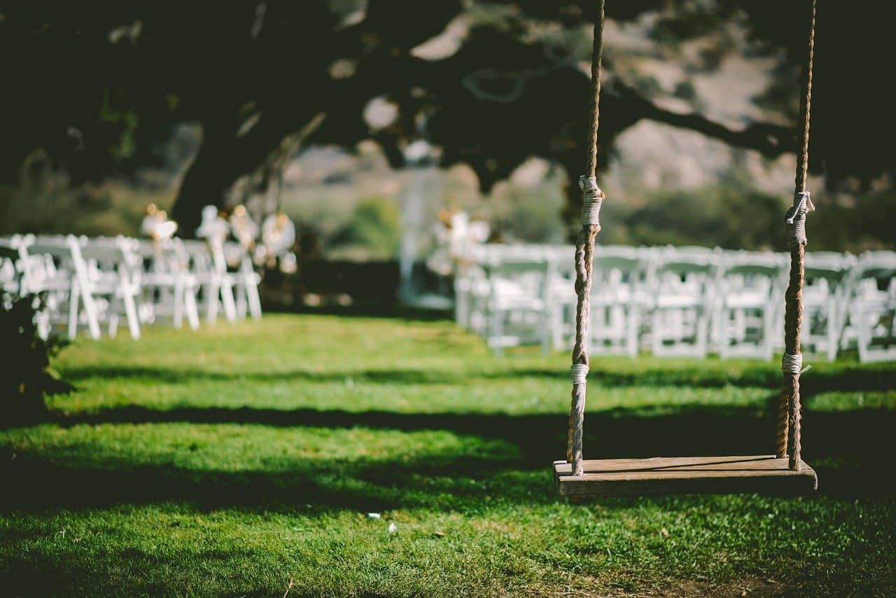 7 Tips On Hosting A Wedding In A Public Park Inspired Bride