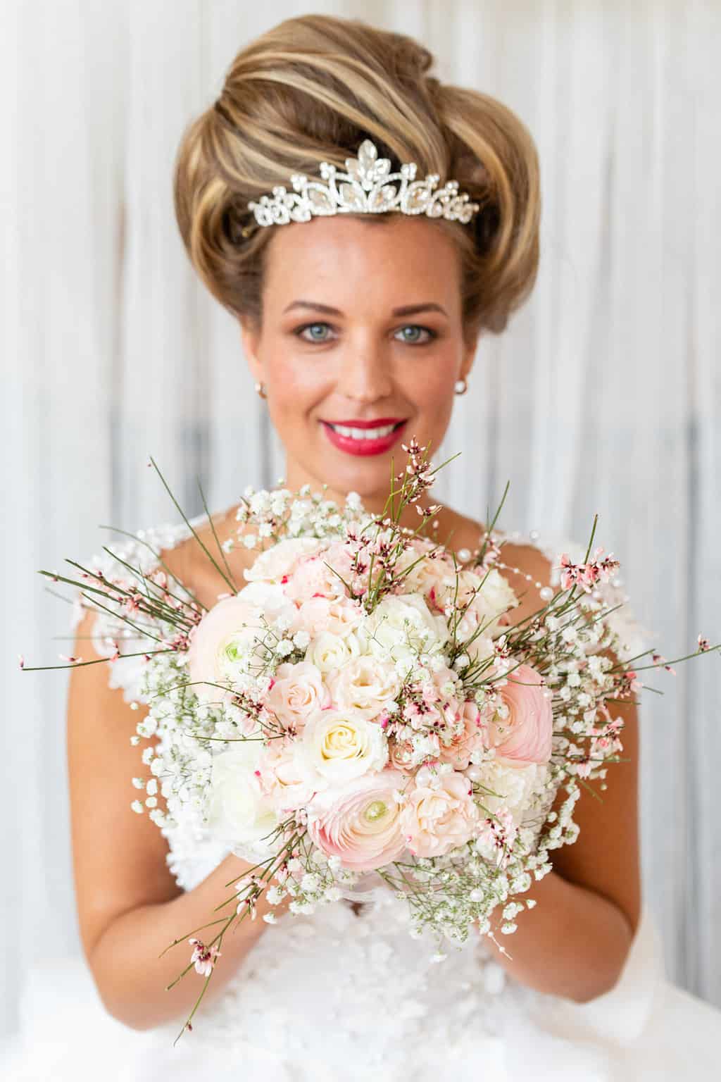 White and Gold Luxury Themed Styled Shoot 61